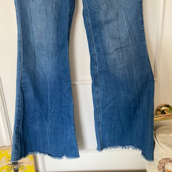 Vintage-style Flared Jeans with Frayed Hem - Picture 5 of 11